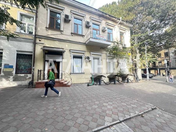 Аренда фасадного помещения в центре города . код 388567 - фото 1