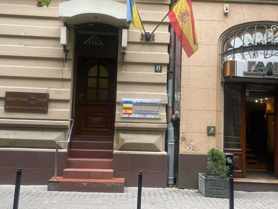 Терміново! Оренда фасад комерційне приміщеня  бічна пр.Шевченка центр Львів