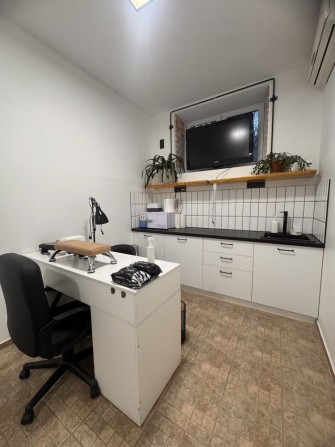 Сдам кабинет место мастера маникюра, массажиста, перманента - фото 1