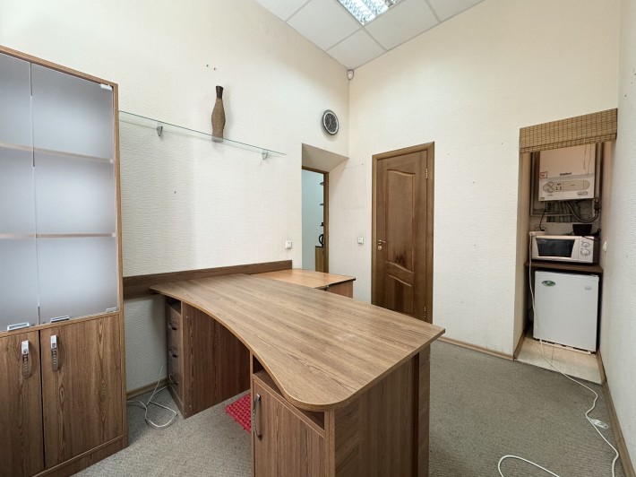 Оренда офісу 27м2 в центрі міста, вул. Дорошенка 35. є паркомісце - фото 1