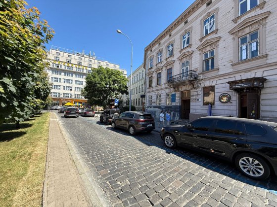 Здається в оренду офіс. Просп. Т. Шевченка. 204кв.м. 1000$/міс. Львів