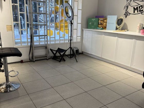 Здам місце під манікюр вії Харків