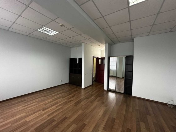 Оренда офісу на вул. Б. Хмельницького 200. 36,6кв.м. Є санвузол + душ Львів