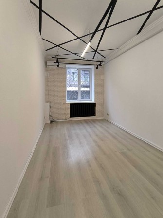 Сдам офис, шоу-рум, салон, 24 м, Екатерининская - парк Пале-Рояль - фото 1