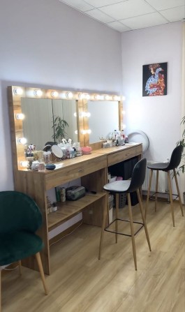 Оренда робочого місця кушетки столика кабінету - фото 1