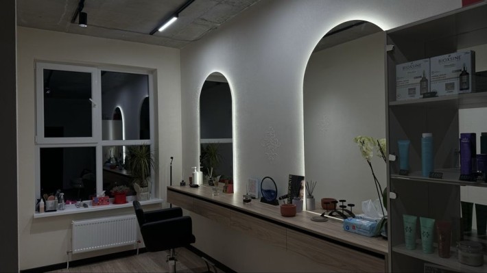 Сдам кабинет/ место  в салоне красоты - фото 1