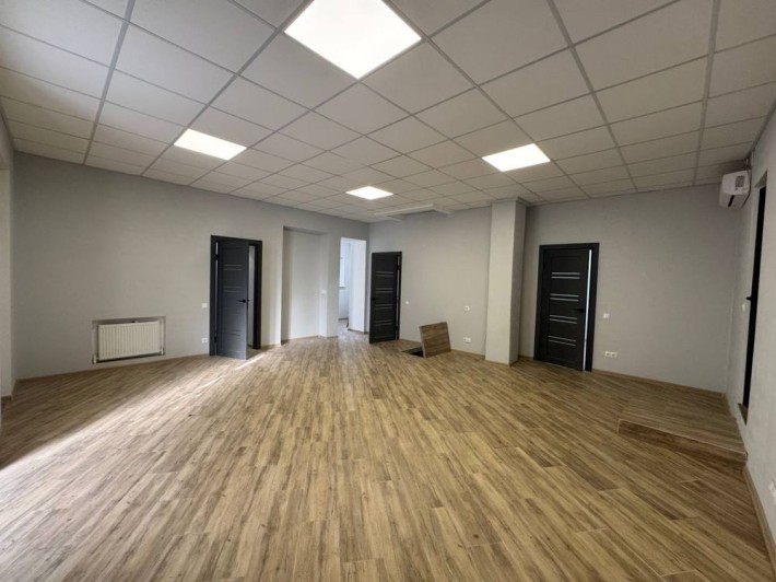 Аренда фасадного помешения под магазин/офис/клинику на Канатной - фото 1