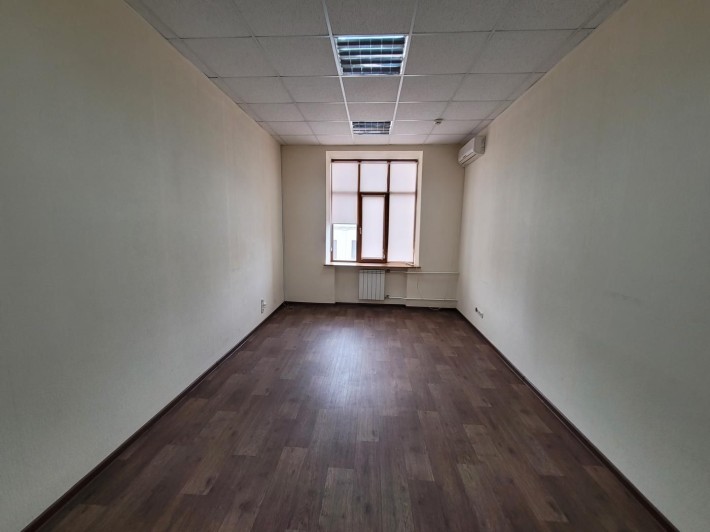 Офіс 39м2, опалюється, до метро 4 хвилини - фото 1