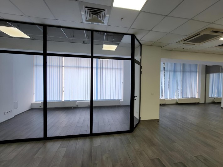 Оренда приміщення: офіс 180м2, опалюється, до метро 6 хвилин - фото 1