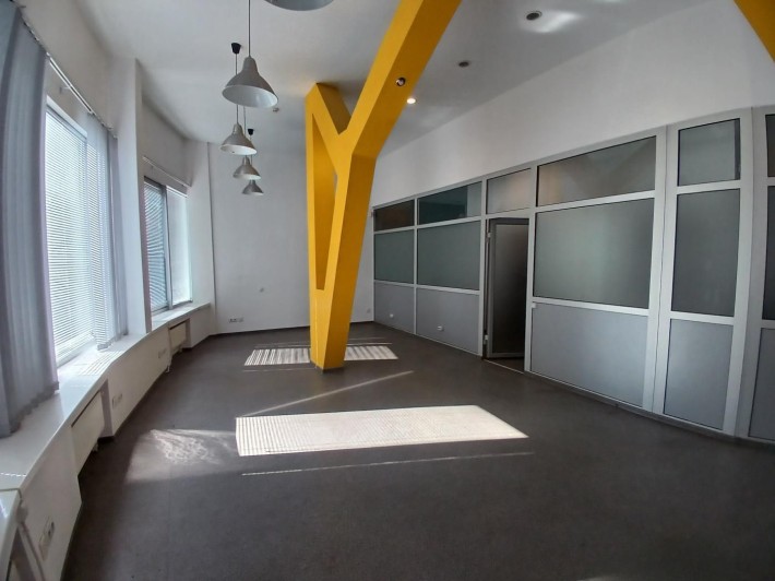 Офис 185м2, отапливается, до метро 6 минут - фото 1