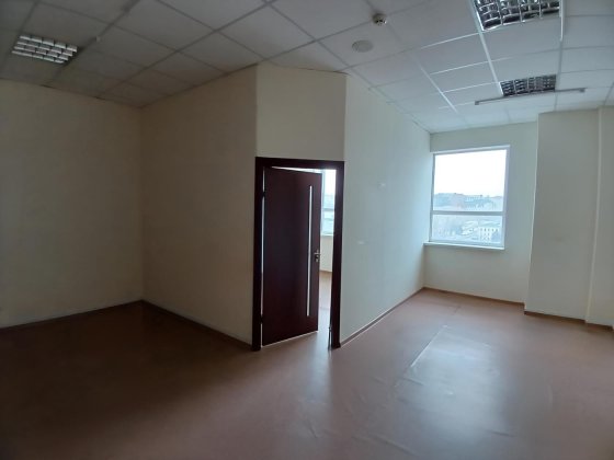 Офис 44 м2, отапливается, до метро 3 минуты Харків