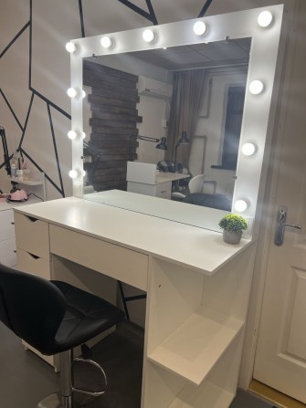 Здам робоче місце для бровіста,візажиста - фото 1