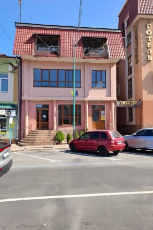 Оренда торгових приміщень в самомому центрі Надвірної!!! Чорновола 9а - фото 1