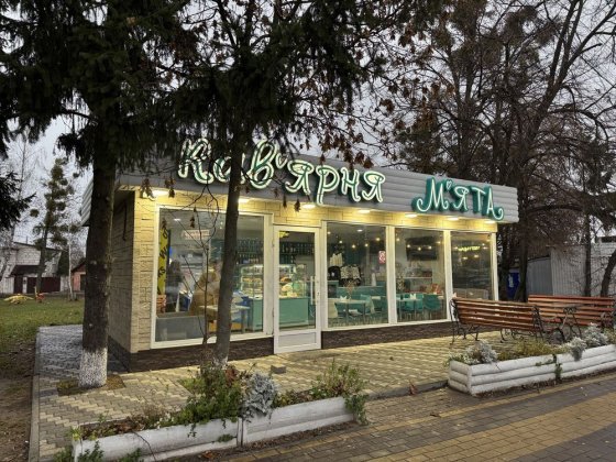 Оренда приміщення / Кавʼярня, Квітковий в прохідному місці