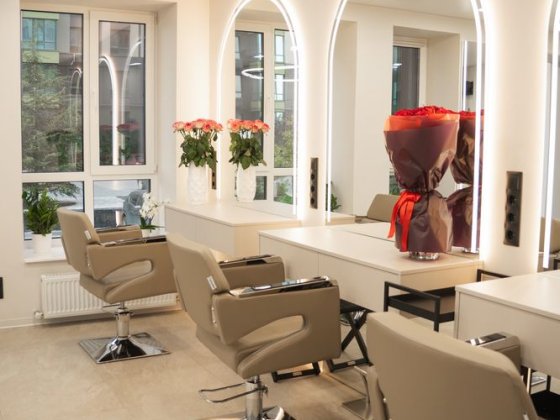 Здаються місця в оренду у салоні краси!