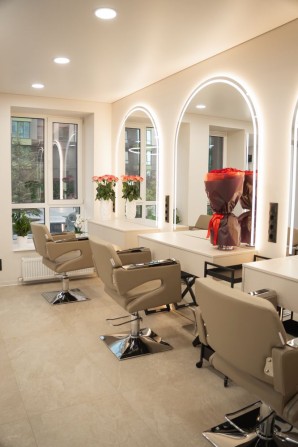 Здаються місця в оренду у салоні краси! - фото 1