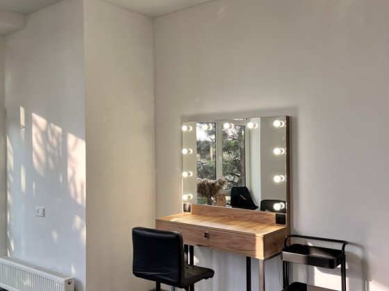 Оренда місця для майстра бровіста, візажиста, стиліста з зачісок Святопетровское