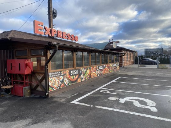 Оренда приміщення під кафе, бізнес на фасаді траси