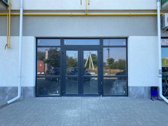 Оренда фасадного приміщення Винники