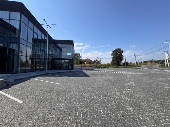 Оренда комерційного приміщення на об'їзній Львова в с.Зубра Зубра