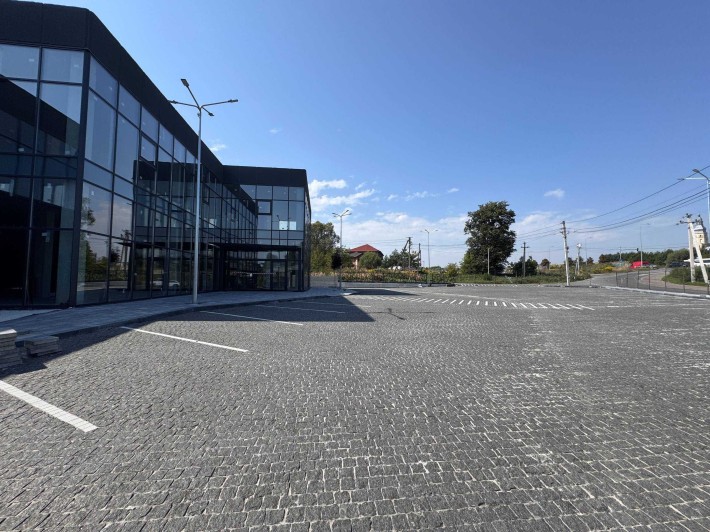 Оренда комерційного приміщення на об'їзній Львова в с.Зубра - фото 1