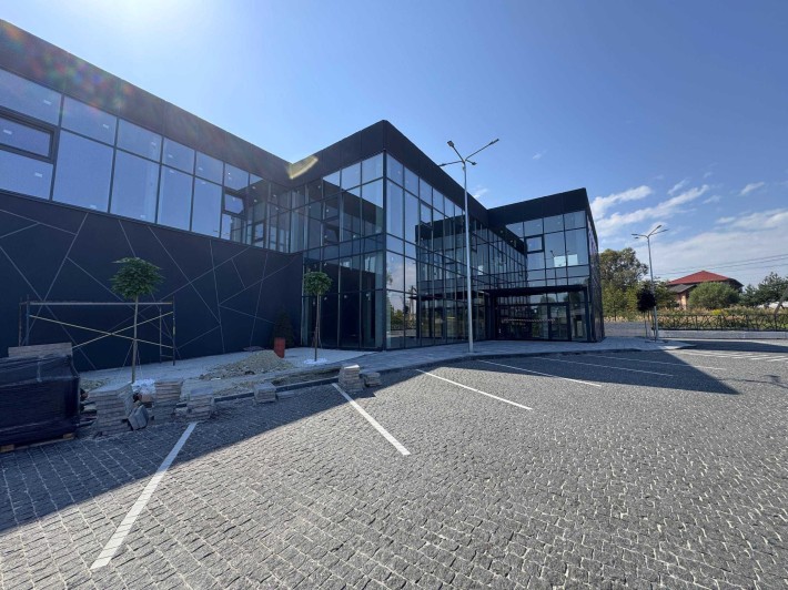 Оренда фасадного комерційного приміщення на обїздній Львова, с.Зубра - фото 1