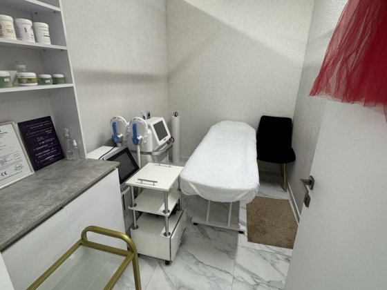 Оренда кабінету в салоні краси для косметолога Вараш