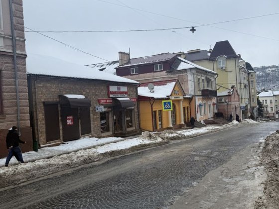 Здається приміщення в центрі Чорткові Чертков