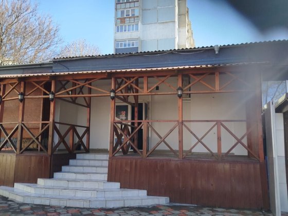 В оренду кафе з кухнею