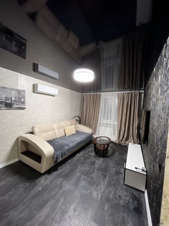 Сдам 2 квартиру посуточно ЦЕНТР - фото 1