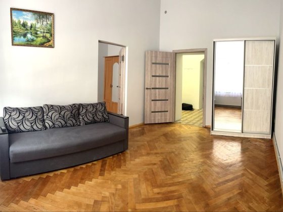 Вільно з 26 березня,Подобова оренда 2 х кімнатної квартири в центрі Мукачево