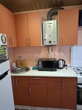 Здаи 2 ком.квар.в рай.44 квар.по час.по сут. - фото 1