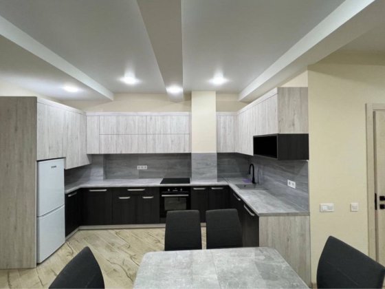 Поруч з Центром! Подобова оренда 2-км квартири + студія Чернівці