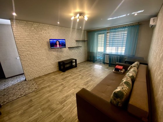 1 кім-на квартира з ремонтом біля центру .Тепла . Черкаси