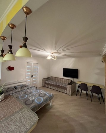 Погодинно/подобово 1-кімнатна квартира, Шпиталь! - фото 1