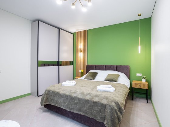 Подобово посуточно ЖК Варшавский + Генератор  Екстравагантна  1 кв-ра Киев