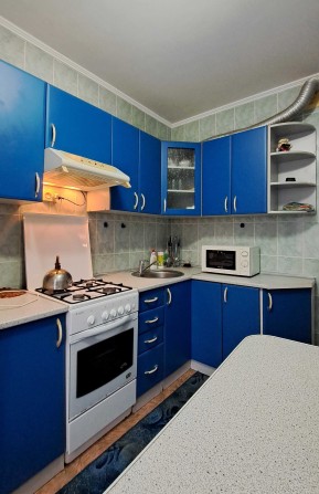 3 кім. кв. вул. Смілянська (ОКРЕМІ Спальні місця для 4 осіб) Парковка - фото 1