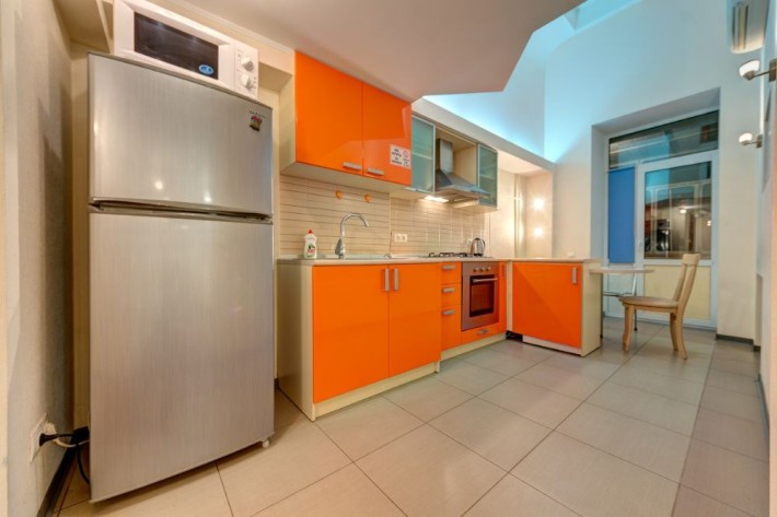 Посуточно 3ком-я в самом сердце Киева на ул. Институтская 25 - фото 1