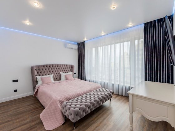 В резиденции,  1 ком кв, с Новым ремонтом,  панорамным окном в спальне Киев