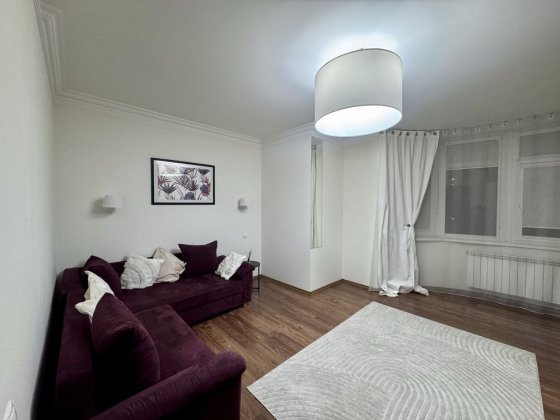 Затишна квартира подобово біля метро Виставковий центр Киев