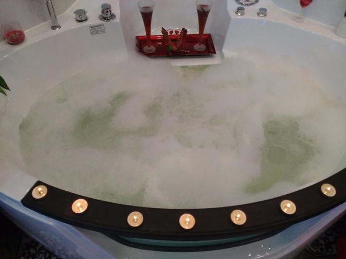 Аренда посуточно на 2 этаже,  2 бойлера, ЖК "Милославичи", паркинг! - фото 1