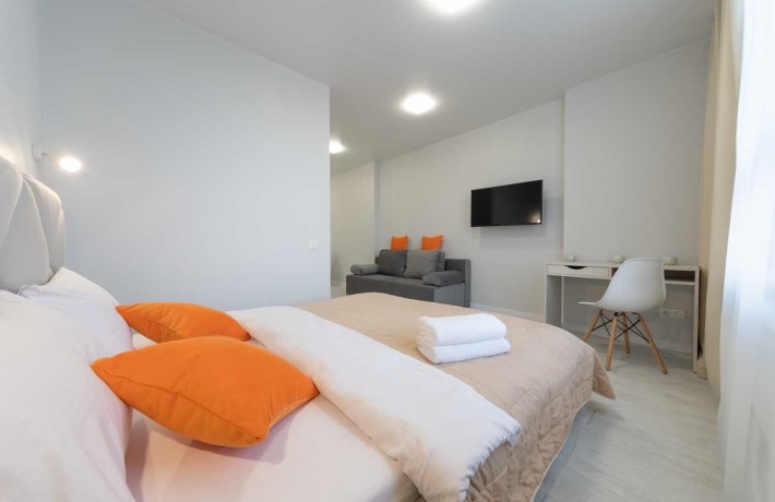 Студія з меблями та технікою,  Бажана 17Б. Є укриття і Генератор! - фото 1