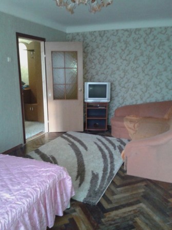 Своя 1 к., посуточно, метро Вокзальная 5 мин езды - фото 1