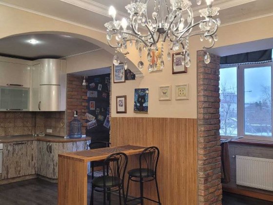 Подобово. Центр міста. 2 кімнати. Площа Перемоги