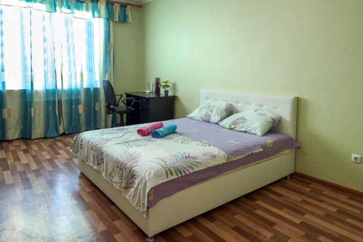 Подобово однокімнатна квартира в ЖК «Сосновий Бір» — Метро Академмісте - фото 1