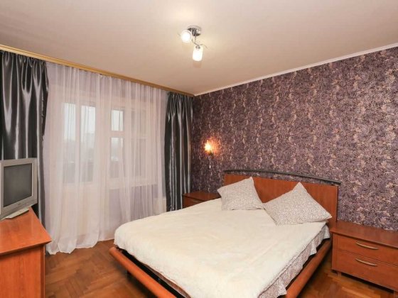 Подобово 2кімнатна квартира. Автозаводська,79. Інститут Ендокринології Київ