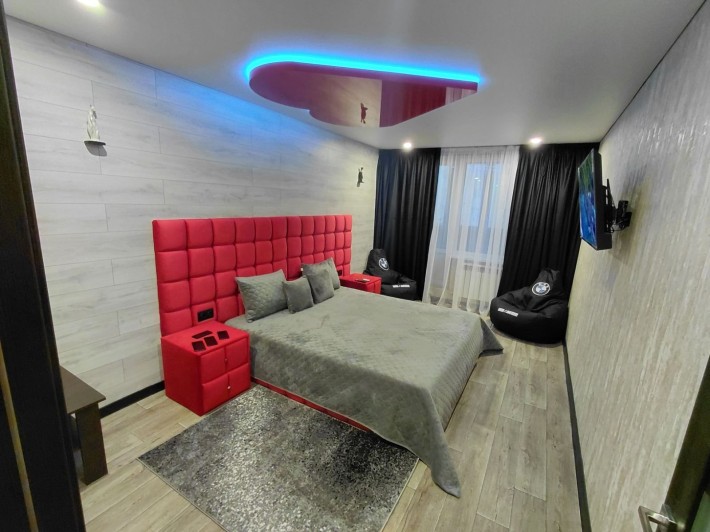 Посуточно. Панорамна. Двухбалконка. Хтз. 25 лікарня. Індустріальний. - фото 1