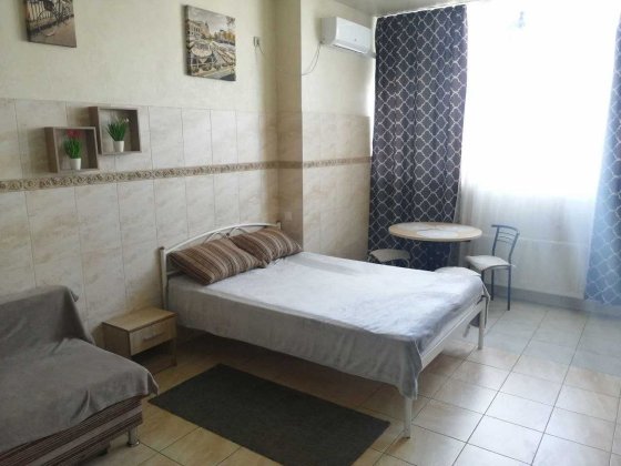 Затишна 1-к квартира біля госпіталю — Коновальця 36Е подобово Киев