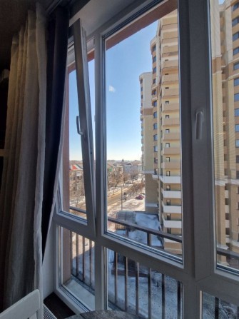 Уютная квартира с панорамным видом | Посуточная / почасово аренда - фото 1