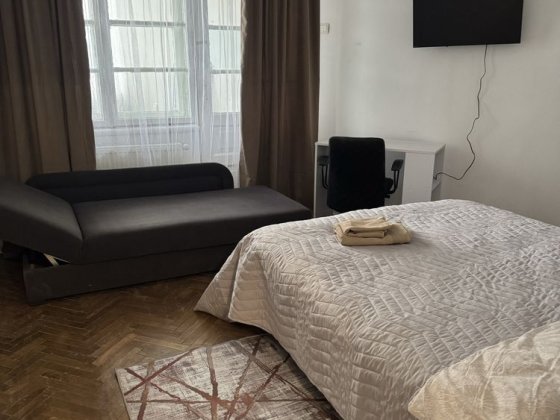 Подобова оренда 1- кім вул Ветеранів (Форум) Львів